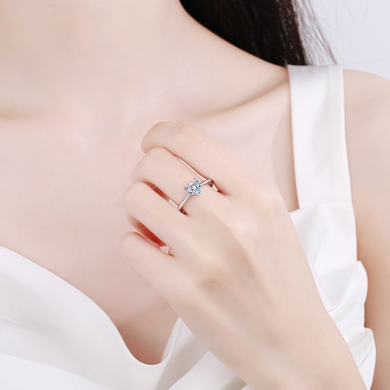 LioraGem 1-Carat Fancy-Shaped  - Moissanite Engagement Ring 1 Carat review and price